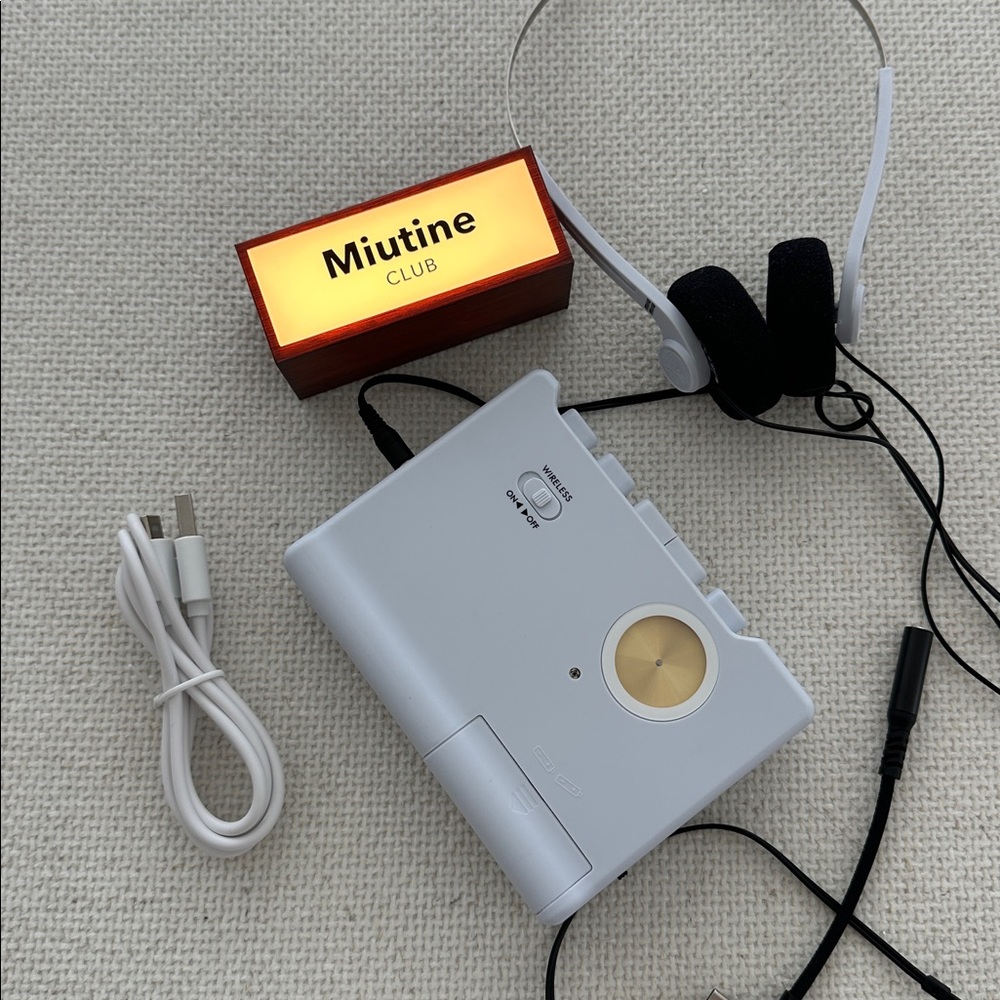 Miu Miu cassette player set - Picture 4 of 10